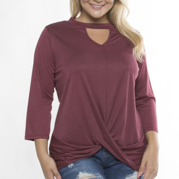 Katilaya Boutique Tops - 1 LEFT HP🎉Plus Size Key Hole Front Twist Top